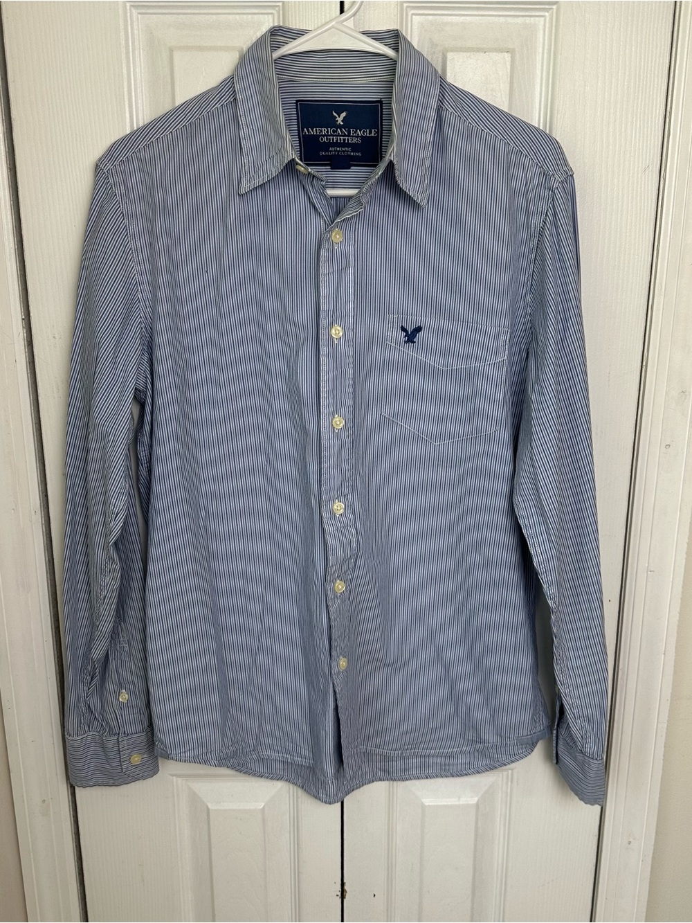 American Eagle Outfitters Light Blue Pinstripe Button-Down Shirt Mens size Small